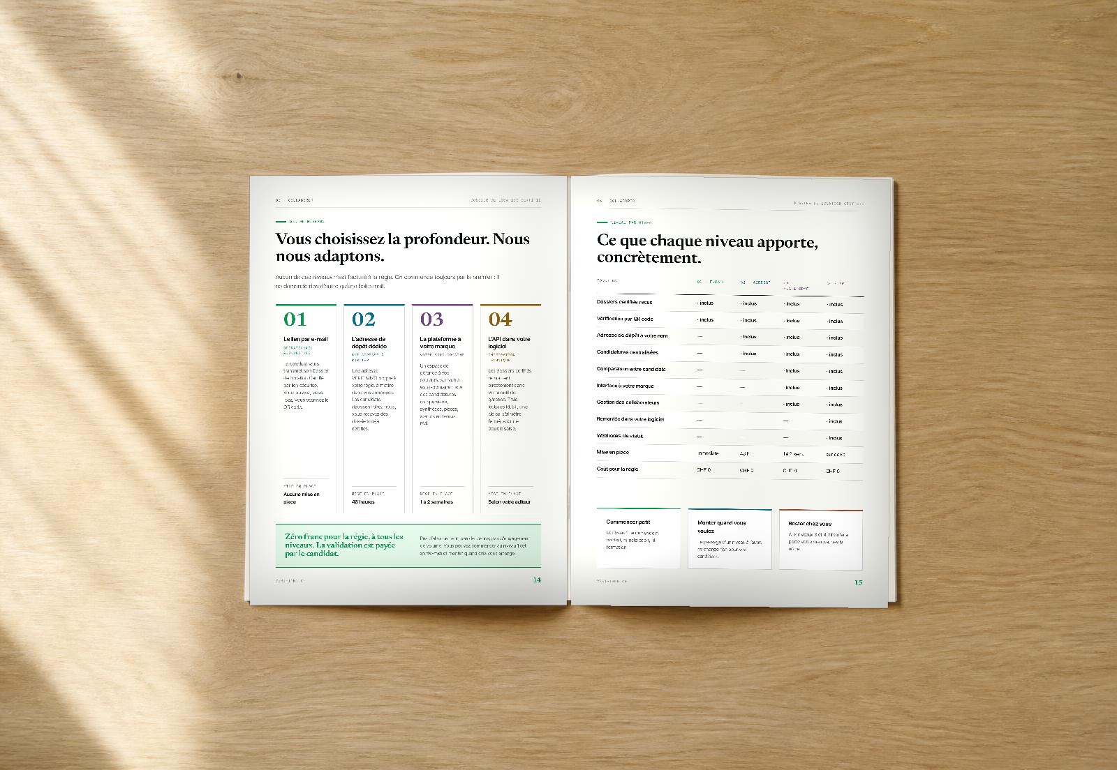 Brochure VERIFIMMO ouverte sur un bureau en chêne baigné de lumière